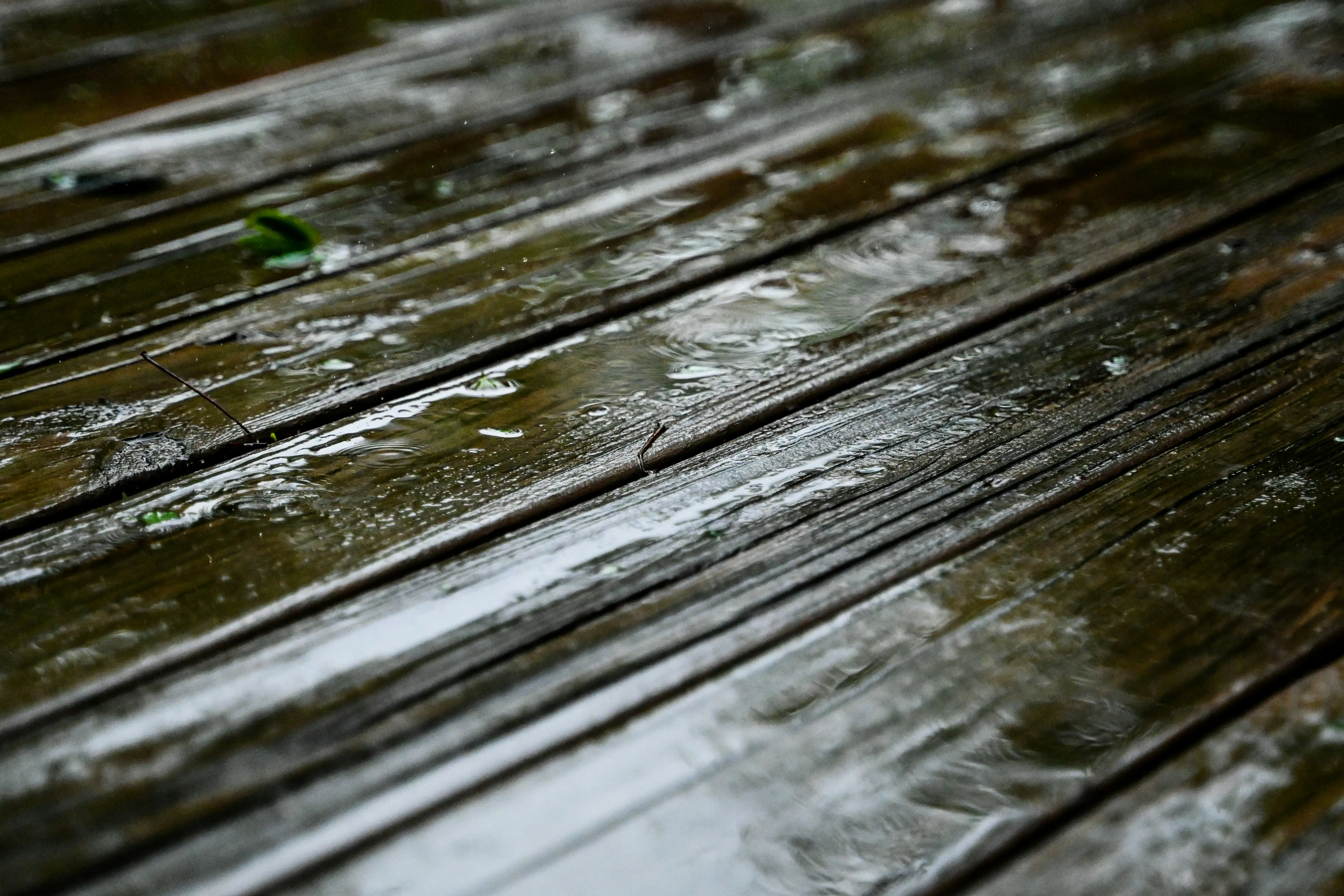 Deck drainage and water runoff under the framing