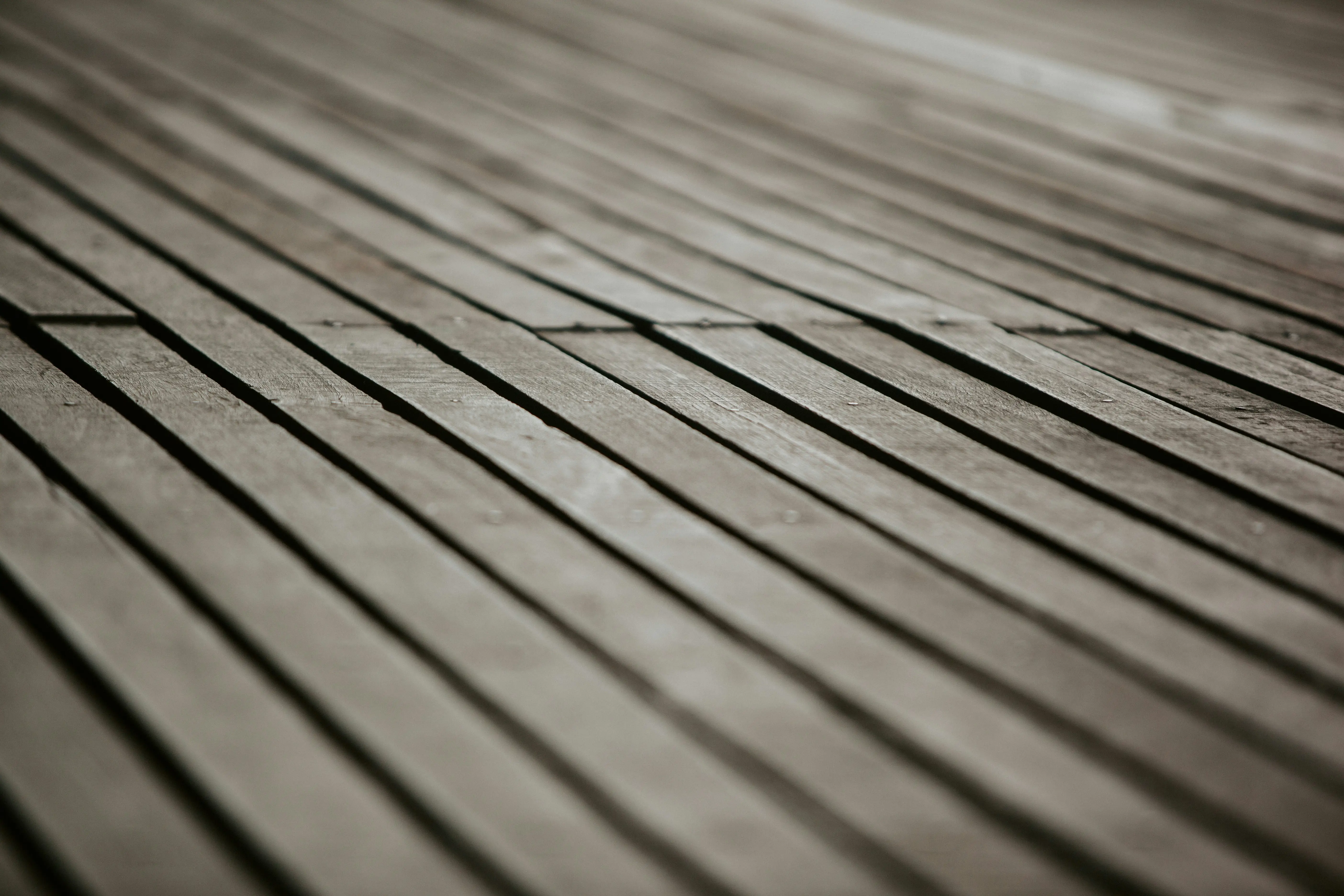 Common deck-building mistakes shown in a construction scene